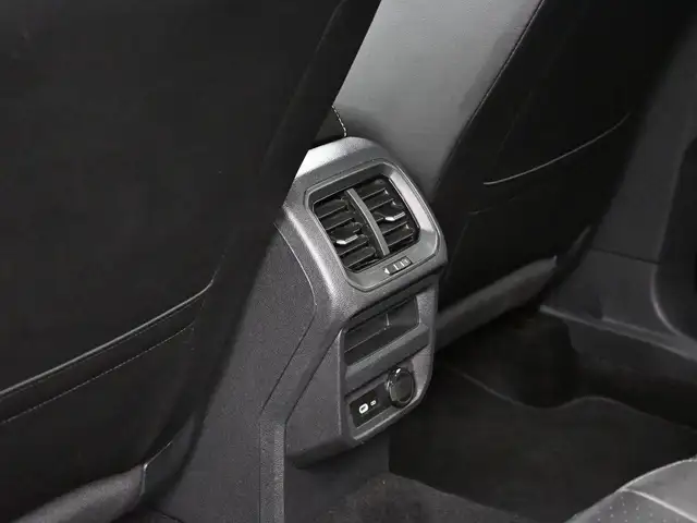 2024 Volkswagen Tiguan HEATED SEATS, HEATED STEERING WHEEL, APPL - Photo 21