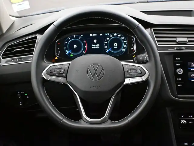 2024 Volkswagen Tiguan HEATED SEATS, HEATED STEERING WHEEL, APPL - Photo 24