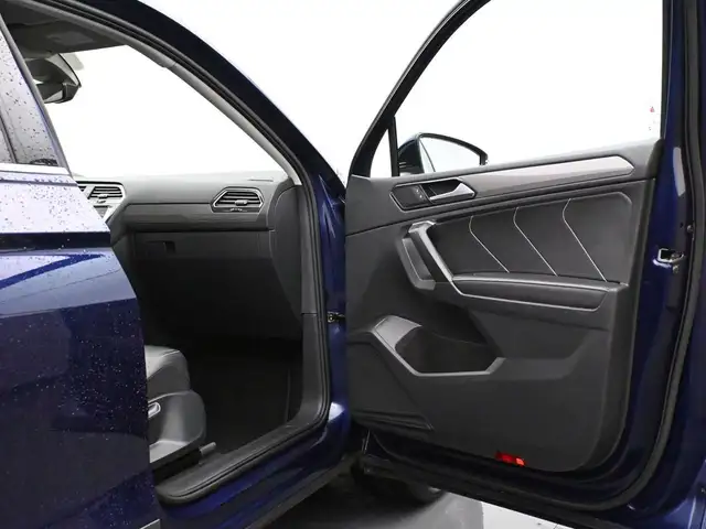 2024 Volkswagen Tiguan HEATED SEATS, HEATED STEERING WHEEL, APPL - Photo 29