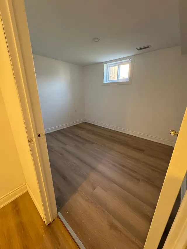 Modern 2-Bedroom Legal Walkout Basement | - Photo 6