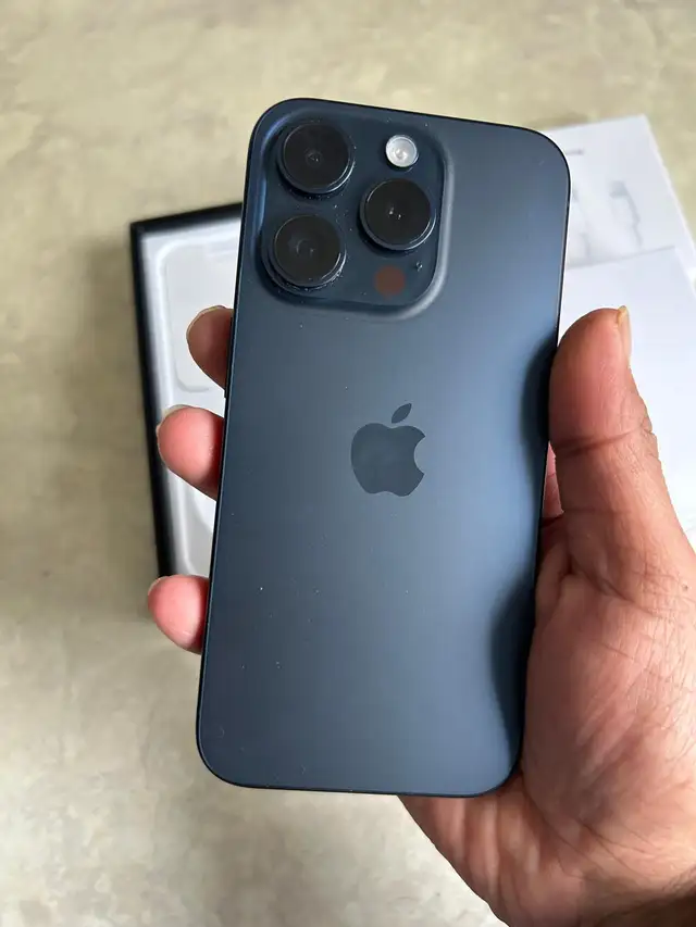 iPhone 15 Pro 128gb 80% batt Airpods/Fast Charger/Delivery - Photo 2