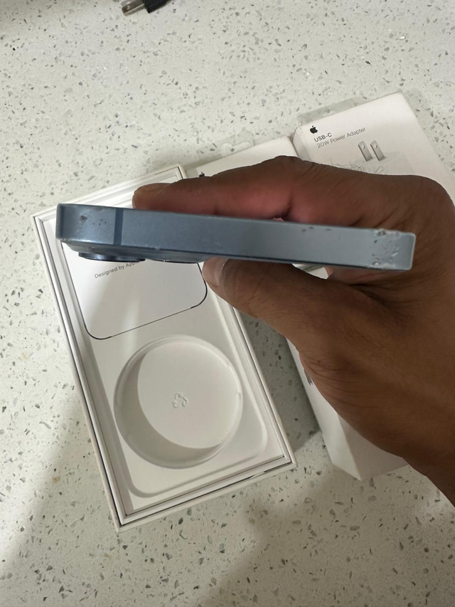 iPhone 14 PLUS 128gb 88% batt. health Airpods/Adapter/Delivery - Photo 2