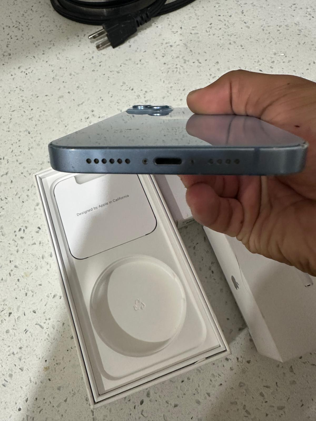 iPhone 14 PLUS 128gb 88% batt. health Airpods/Adapter/Delivery - Photo 3