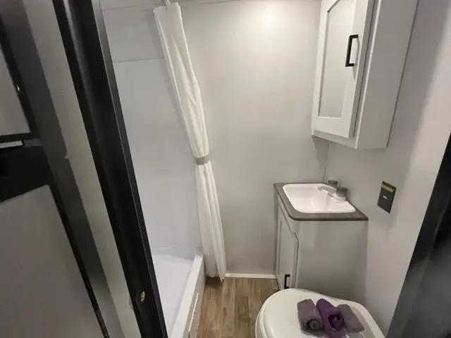 2027 WINNIPEG RV CAMPER TRAILER RENTALS!  ALL NEWER UNITS! ! - Photo 10