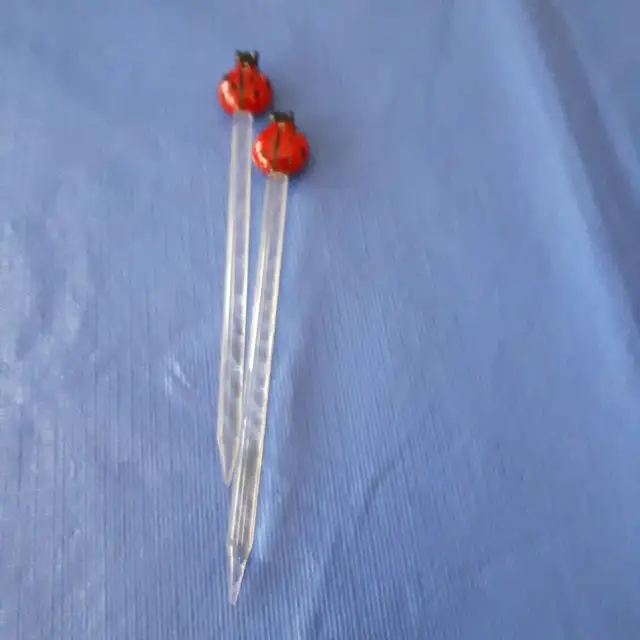 2 BATONNETS À COCKTAILS EN VERRE SOUFLÉS 5'HAUT: $5.00 CHACUN