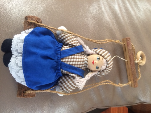 POUPÉES NEUVES DANS 3 BALANCOIRES$5.00CHAQUE BALANCOIRES POUPÉES - Photo 3