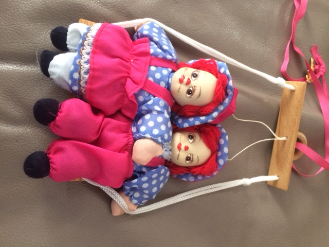 POUPÉES NEUVES DANS 3 BALANCOIRES$5.00CHAQUE BALANCOIRES POUPÉES - Photo 4