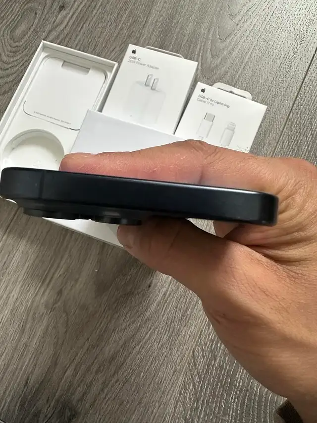 iPhone 15 pro max 256 gb 86% battery Airpods Pkg/Delivery - Photo 5