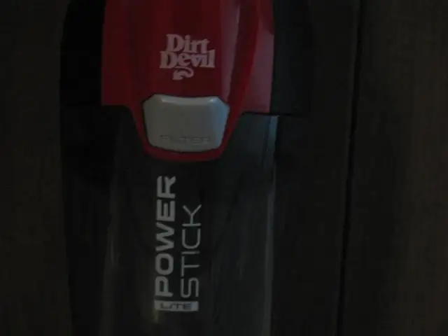 Dirt Devil 2 in 1 LITE Corded Vaccuum Cleaner - Photo 4
