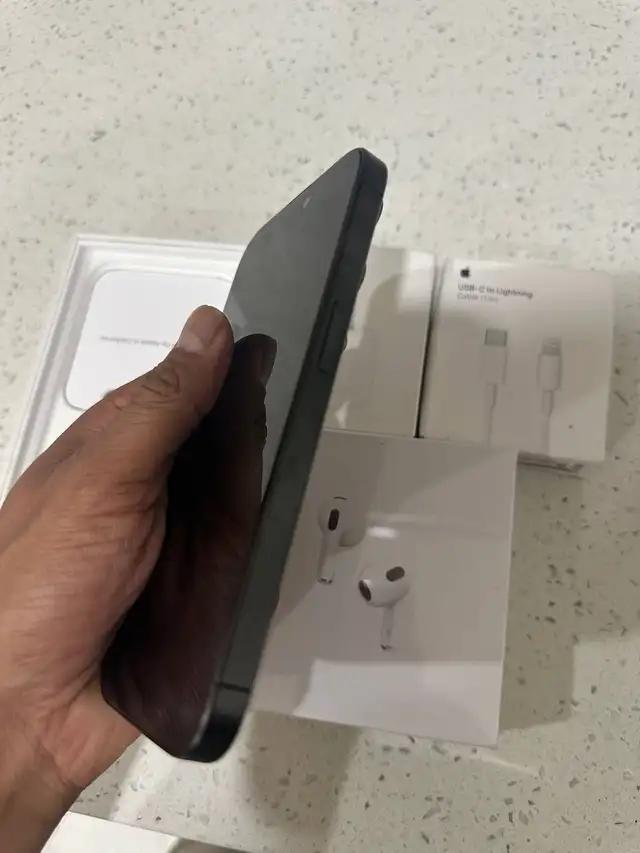 iPhone 15 Pro 128gb 86% batt Airpods/Charger Set/Delivery - Photo 3