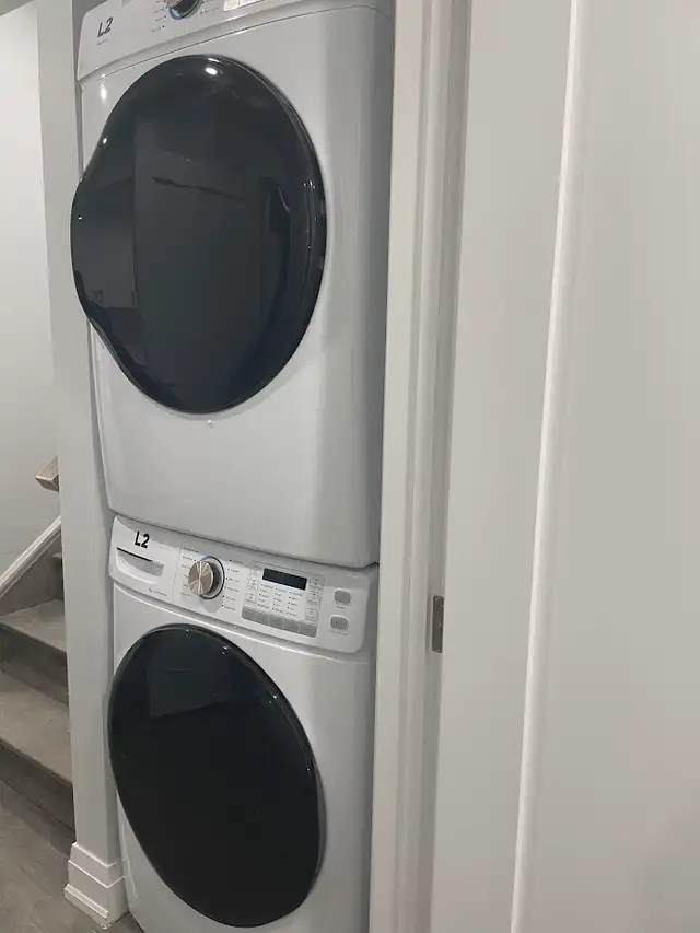 Beautiful NEW 3 Bedroom 2 Washroom Lower Unit FOR RENT-TTC Close - Photo 8