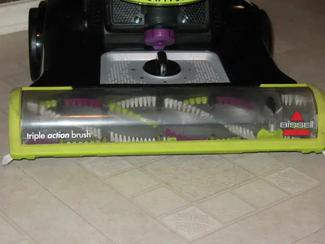 BISSELL Clean View Swivel Pet Vacuum Cleaner, LIKE NEW - Photo 7