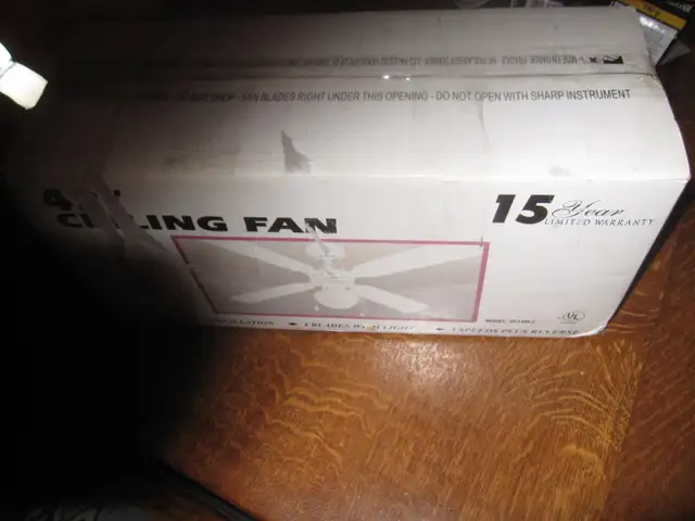 BRAND NEW 42' WHITE CEILING FAN WITH LIGHT 3 SPEEDS & REVERSE