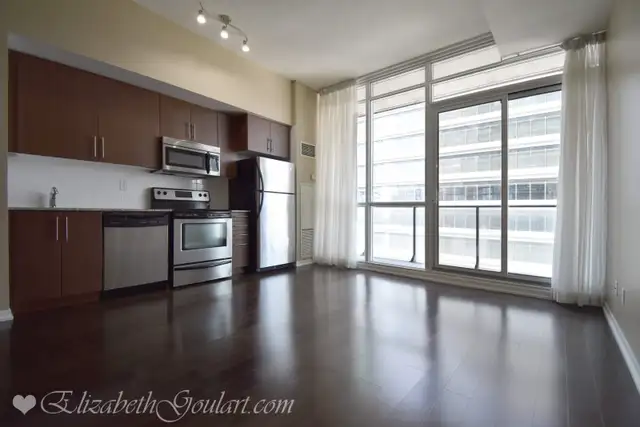 65 BREMNER BLVD - MAPLE LEAF SQUARE - 1 BEDROOM W/ CN TOWER VIEW - Photo 3