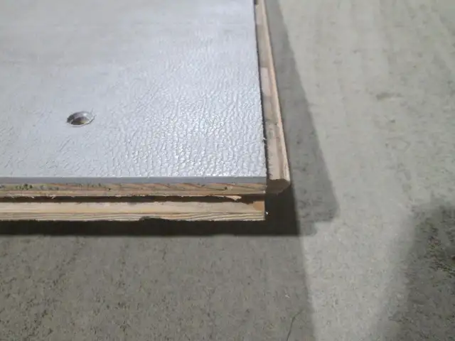 contreplaqué 5/8'' d'épais x 47''1/2 x 95'' 1/2 avec plastique - Photo 3