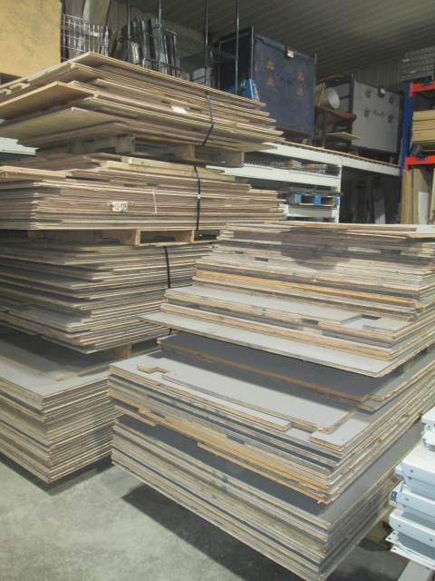 contreplaqué 5/8'' d'épais x 47''1/2 x 95'' 1/2 avec plastique - Photo 6