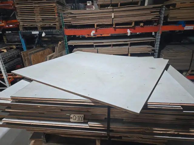 contreplaqué 5/8'' d'épais x 47''1/2 x 95'' 1/2 avec plastique - Photo 8