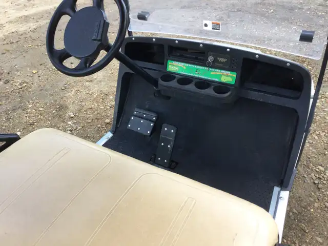 Golf Cart - Photo 4