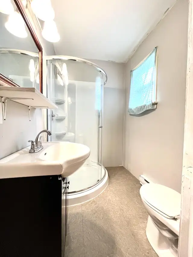 126C Empire Ave - One Bedroom Main Floor Next to Memorial Uni - Photo 2