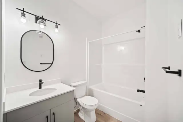 BRAND NEW 2 Bedroom Apartment! Heart Of Downtown! - Photo 5