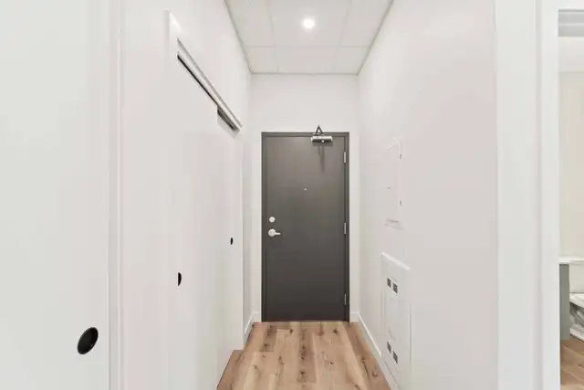 BRAND NEW 2 Bedroom Apartment! Heart Of Downtown! - Photo 6