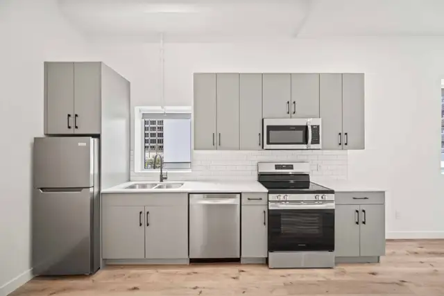 BRAND NEW 2 Bedroom Apartment! Heart Of Downtown! - Photo 8