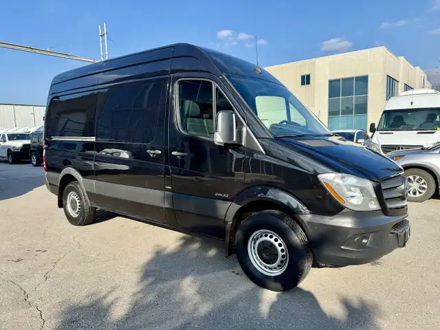 2016 Mercedes-Benz Sprinter Van 144WB - HIGH ROOF - ONLY 190K! - Photo 2