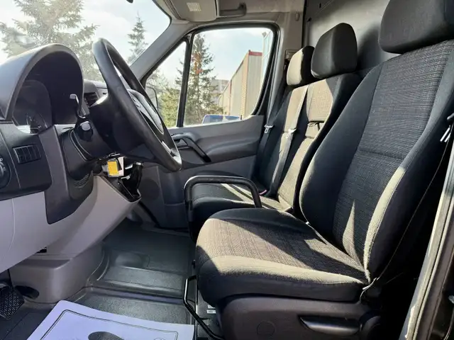 2016 Mercedes-Benz Sprinter Van 144WB - HIGH ROOF - ONLY 190K! - Photo 17