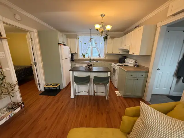 Affordable Home in Summerside 2 bed 1 bath with fenced yard. - Photo 3