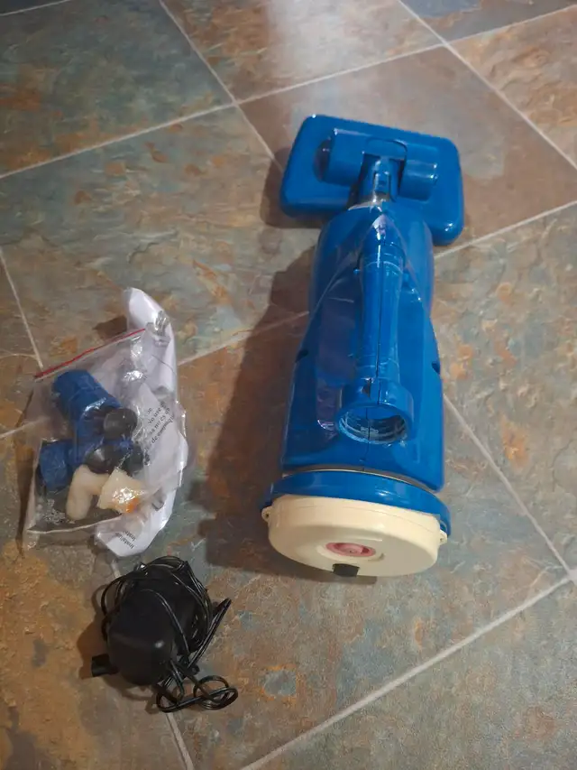 Pool vacuum for above ground pool