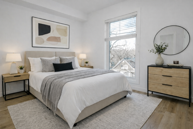 LUXURY 2 Bedroom Apartment! Located In West Broadway! - Photo 2