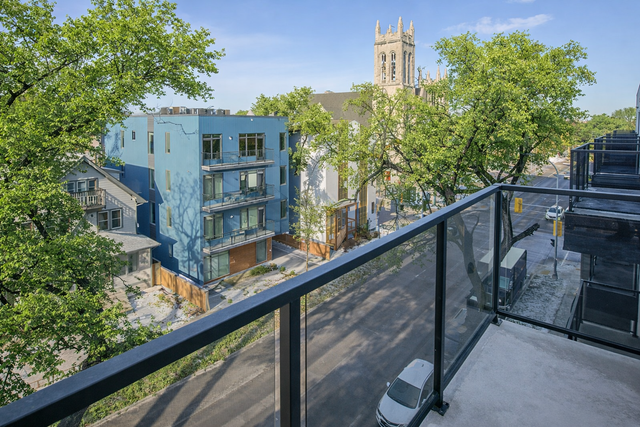 LUXURY 2 Bedroom Apartment! Located In West Broadway! - Photo 5