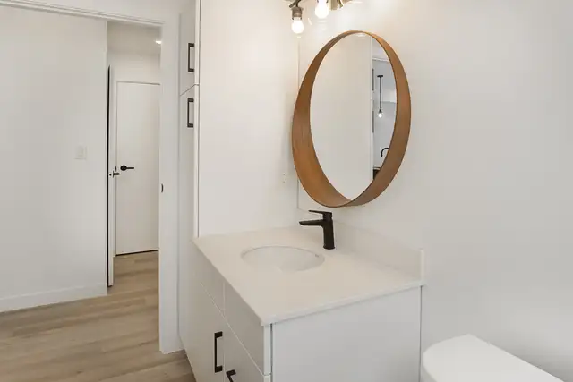 LUXURY 2 Bedroom Apartment! Located In West Broadway! - Photo 6