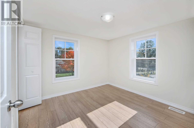 ALL INCLUSIVE. 3 Bedroom 2.5 Bathroom For Rent In Kitchener - Photo 9