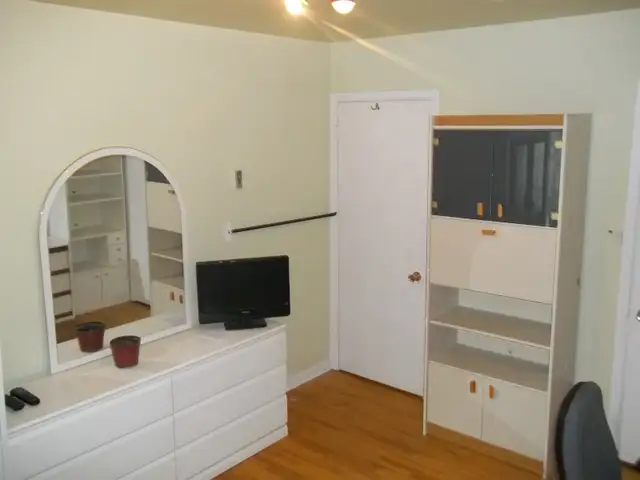 OUI TOUT CELA à ce prix :  400$    bus 803 801 330,331 28 60 61 - Photo 3