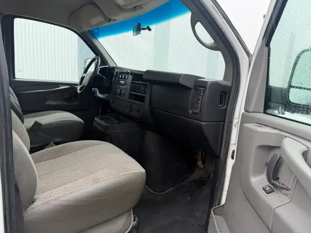 2015 GMC Savana Van 2500 - Photo 9