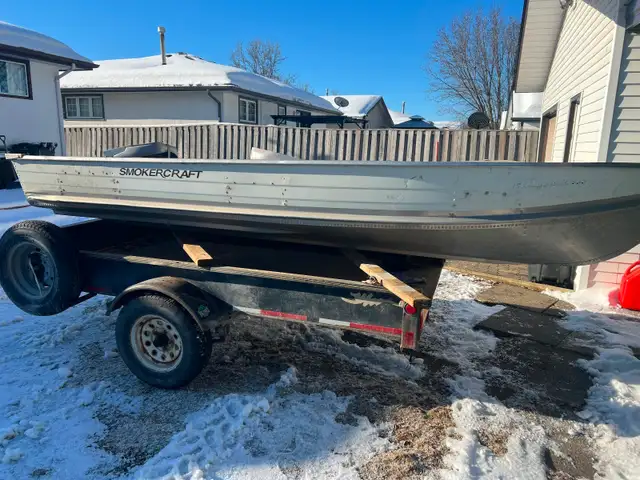 2012 smoker craft  14 ft boat