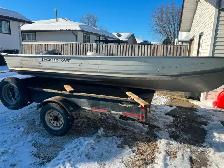 2012 smoker craft  14 ft boat