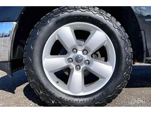 2019 Ram 1500 Classic SLT Crew | Heated Leather | Sunroof | NAV - Photo 8