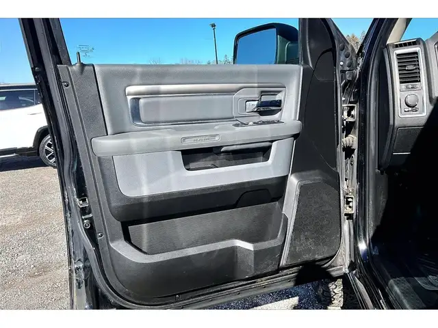 2019 Ram 1500 Classic SLT Crew | Heated Leather | Sunroof | NAV - Photo 18