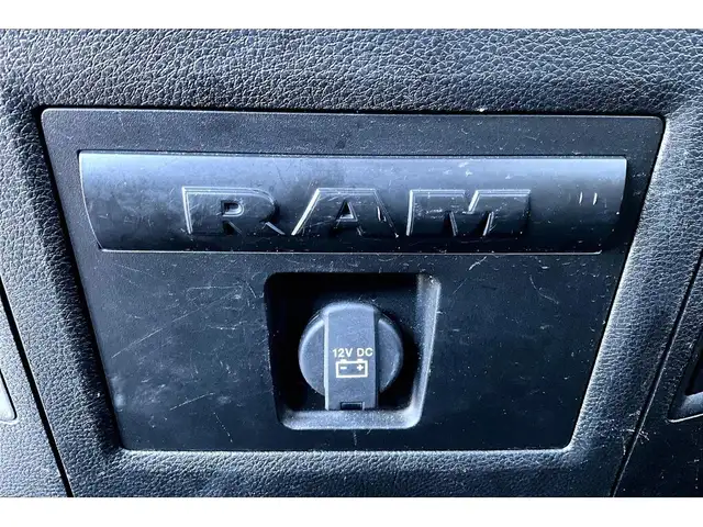 2019 Ram 1500 Classic SLT Crew | Heated Leather | Sunroof | NAV - Photo 23