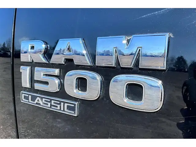 2019 Ram 1500 Classic SLT Crew | Heated Leather | Sunroof | NAV - Photo 32