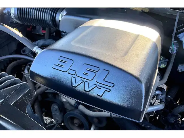 2019 Ram 1500 Classic SLT Crew | Heated Leather | Sunroof | NAV - Photo 33