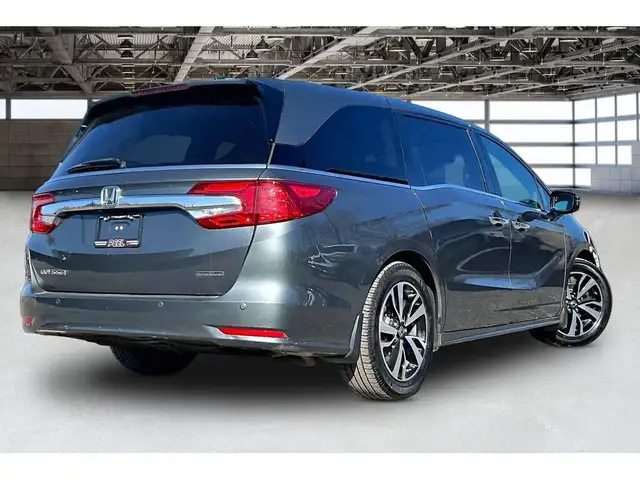 2018 Honda Odyssey Touring | 8Passenger | SafetyTech | Sunroof | - Photo 2