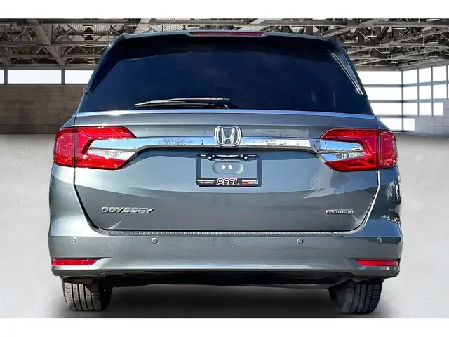 2018 Honda Odyssey Touring | 8Passenger | SafetyTech | Sunroof | - Photo 4