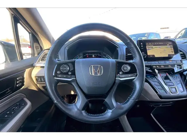 2018 Honda Odyssey Touring | 8Passenger | SafetyTech | Sunroof | - Photo 5