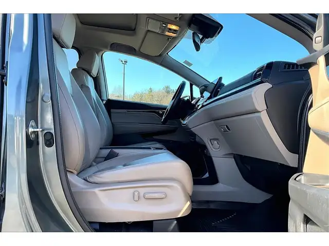 2018 Honda Odyssey Touring | 8Passenger | SafetyTech | Sunroof | - Photo 7
