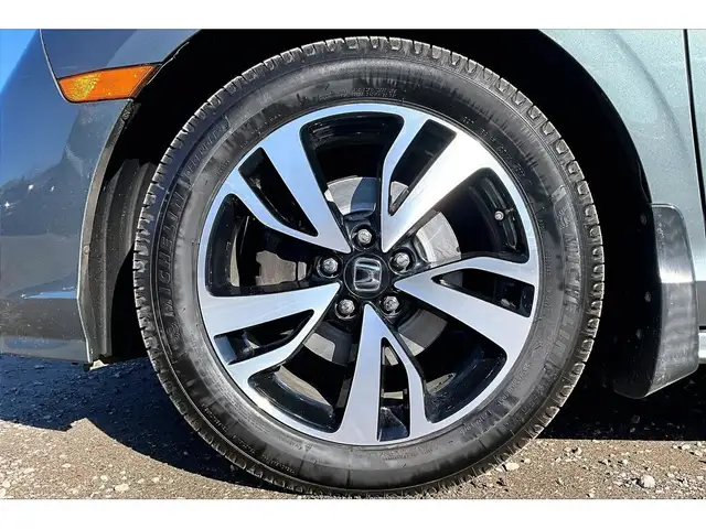 2018 Honda Odyssey Touring | 8Passenger | SafetyTech | Sunroof | - Photo 8