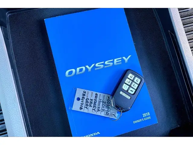 2018 Honda Odyssey Touring | 8Passenger | SafetyTech | Sunroof | - Photo 10
