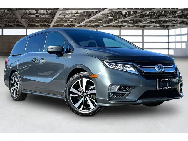 2018 Honda Odyssey Touring | 8Passenger | SafetyTech | Sunroof | - Photo 11